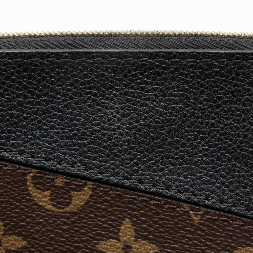 Louis Vuitton Monogram Canvas Daily Pouch - Picture 9 of 11